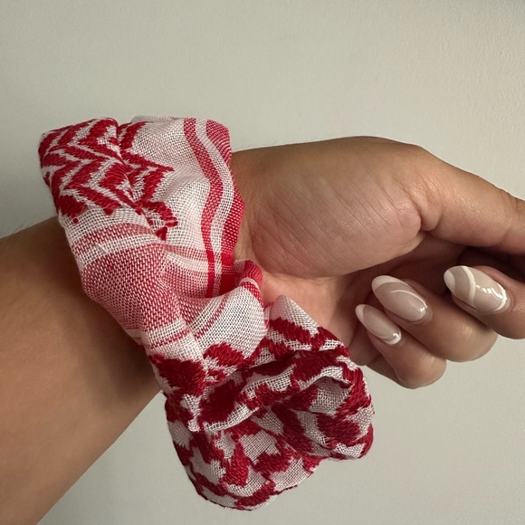 Scrunchie - Picture 2 of 5